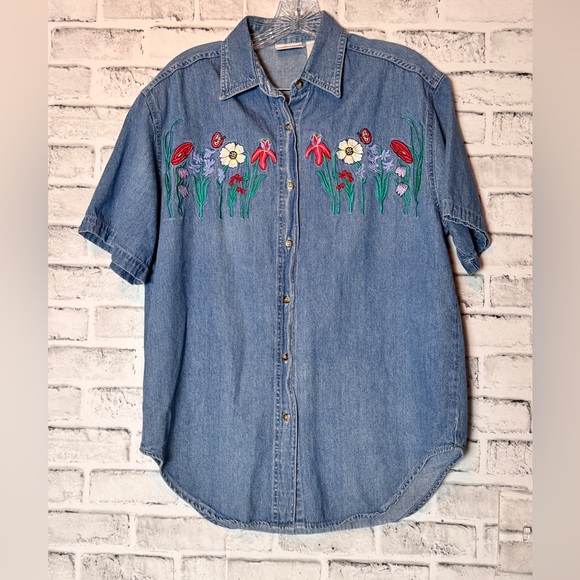 Bobbie Brooks Tops - Vintage Bobbie Brooks‎ Light Blue Denim Top with embroidered flowers button up